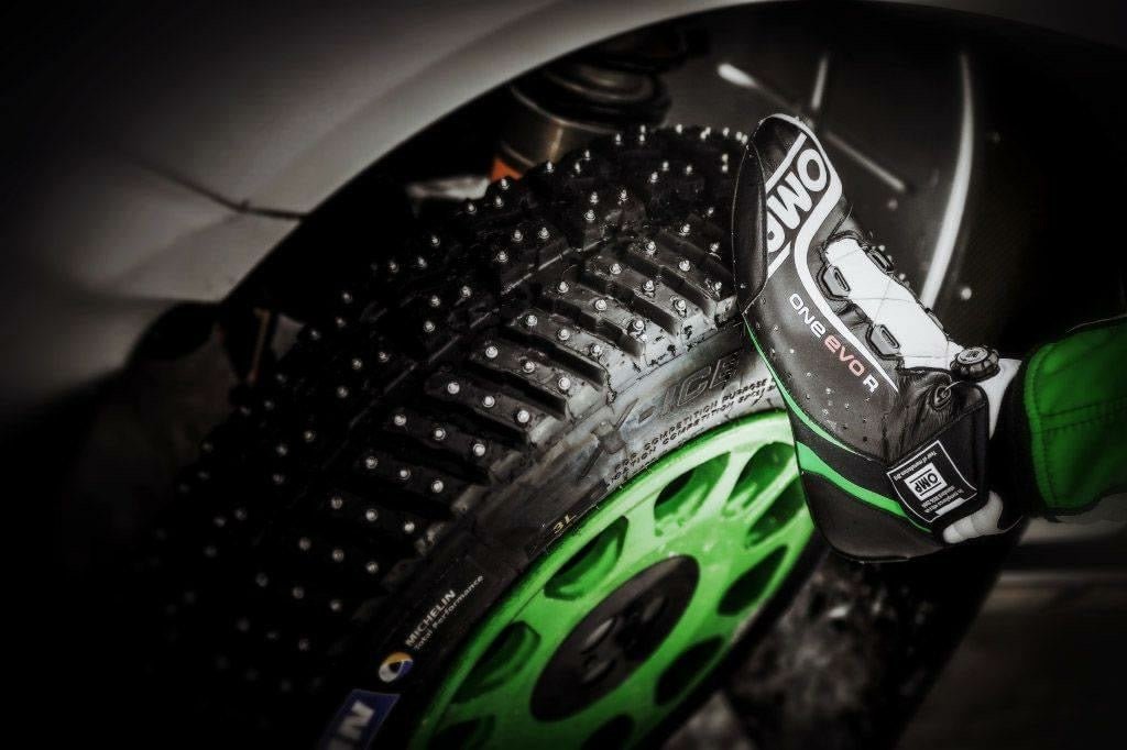 The Ultimate Guide to Racing Shoes and Boots - FAST RACER