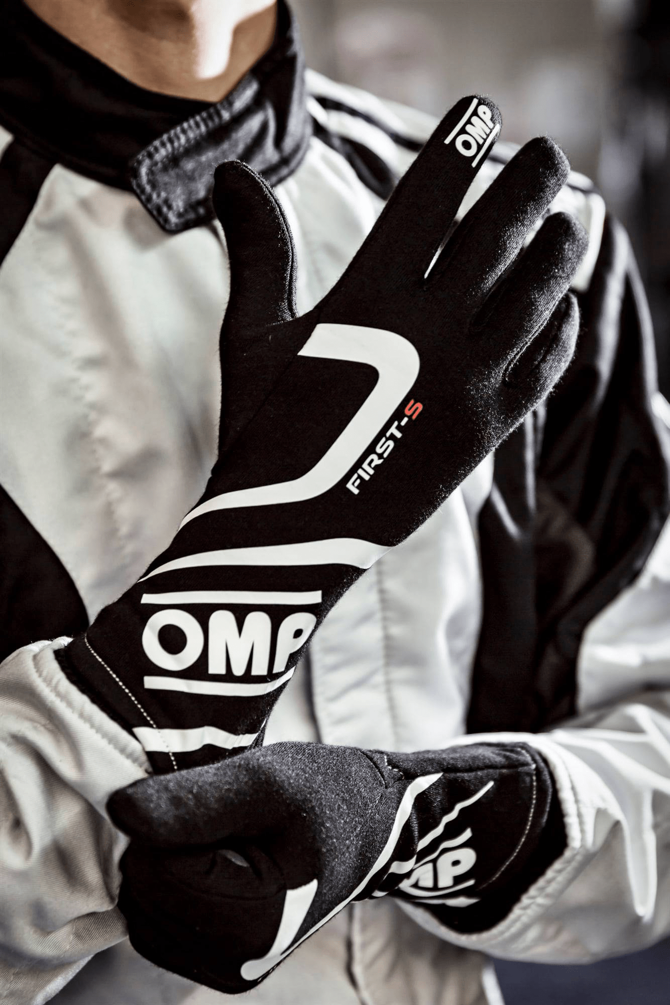 The Evolution of Racing Gloves: How Technology is Enhancing Grip and Comfort - FAST RACER