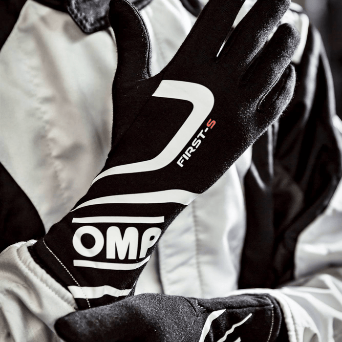 The Evolution of Racing Gloves: How Technology is Enhancing Grip and Comfort - FAST RACER