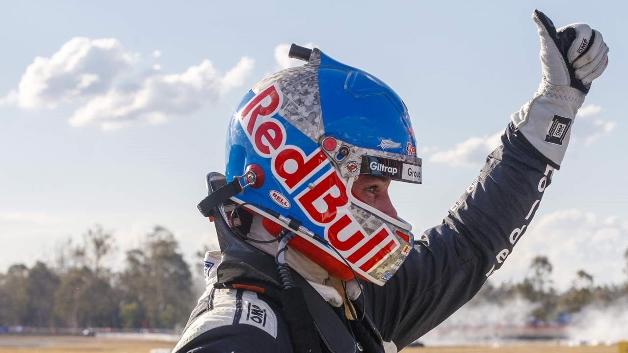Carbon Fiber Racing Helmets: Are They Worth The Premium? - FAST RACER