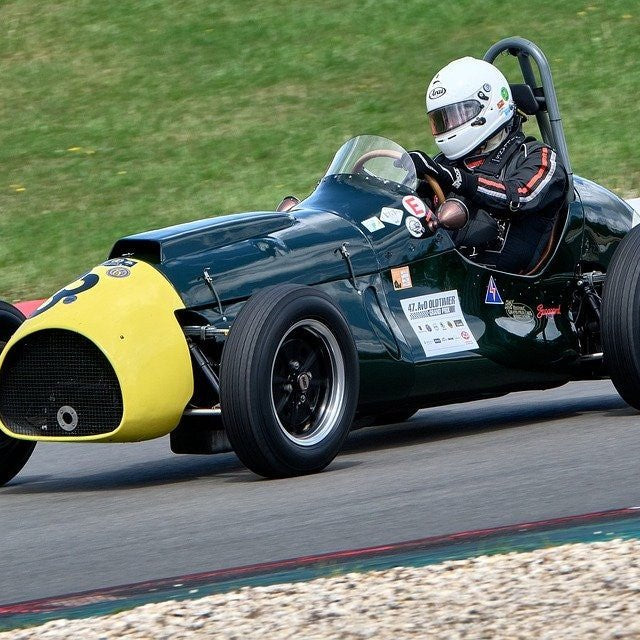 The Complete Guide to Choosing a Racing Suit - FAST RACER